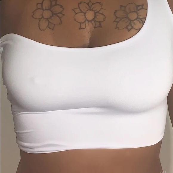 Chic White Lacey top - Picture 2 of 2